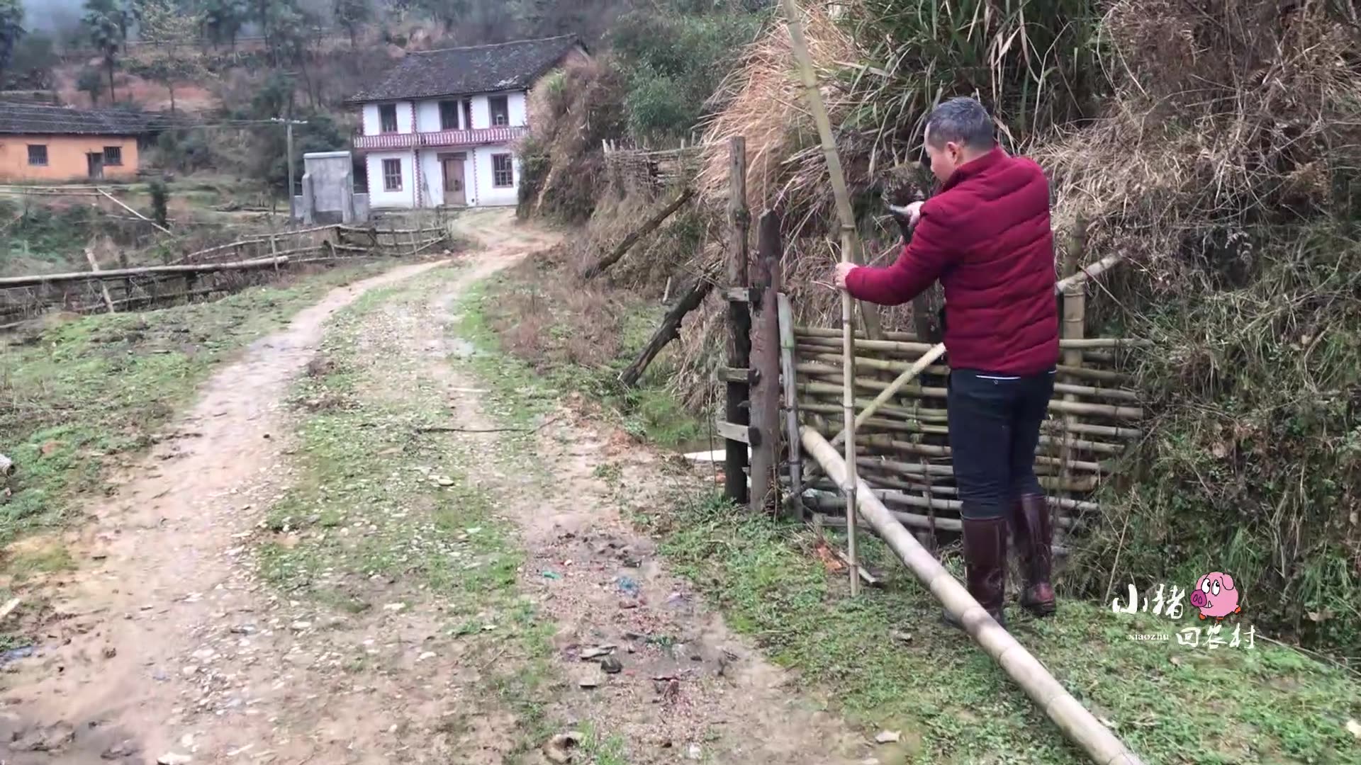 农村小伙打造世外桃源,简单的砍几根竹子,就可以做一个竹篱笆哔哩哔哩bilibili