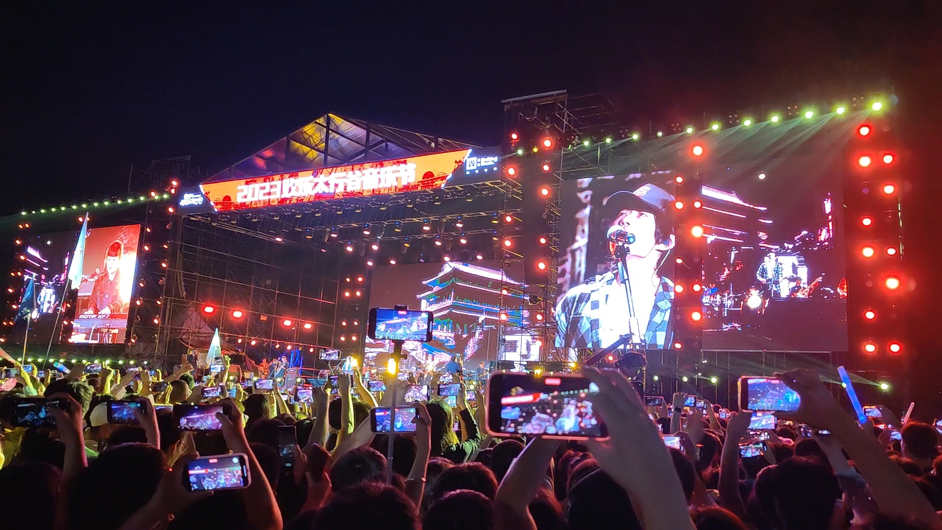 太行欢乐谷音乐节——赵雷《鼓楼》嗨到手机都变形了!