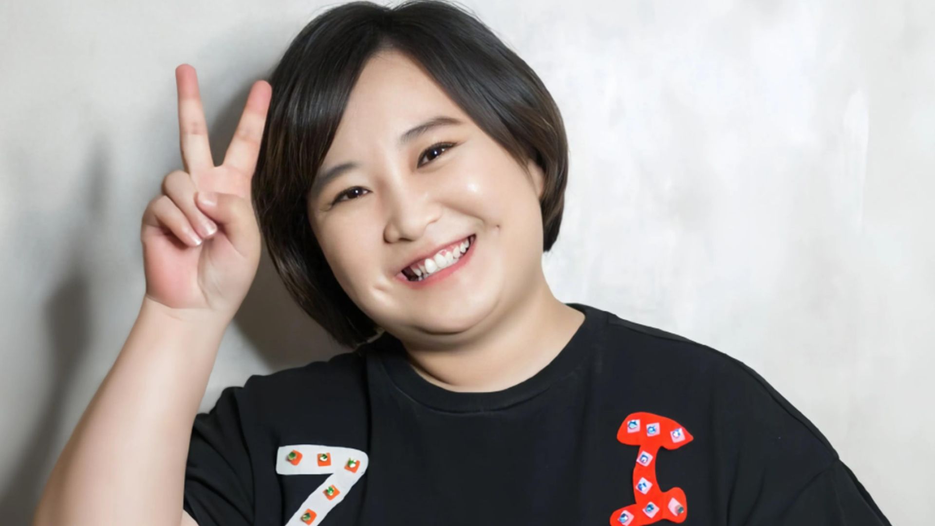 《热辣滚烫》最新花絮!200多斤贾玲举重嗷嗷叫,雷佳音暖心鼓励