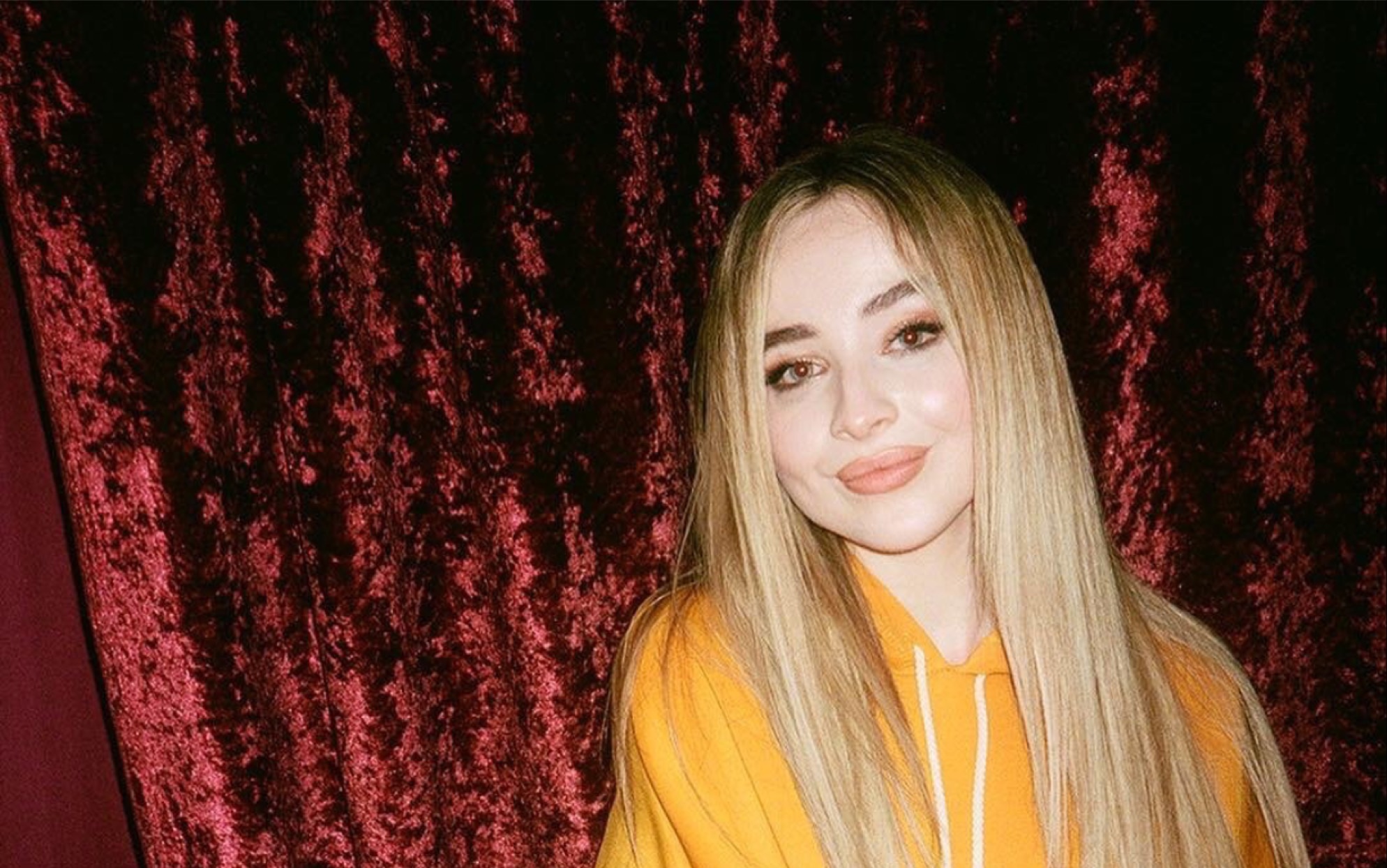 [图]Sabrina Carpenter - All We Have Is Love (Evolutin Acoustic Sessions)