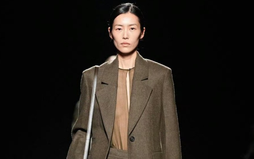 【超模刘雯】 2024秋冬FERRAGAMO 大秀哔哩哔哩bilibili