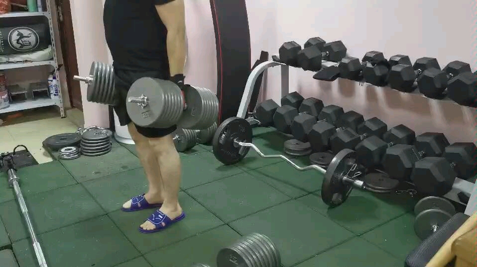 325斤哑铃硬拉单手162斤哑铃哑铃由125磅哑铃片14块175磅加哑铃杠4斤