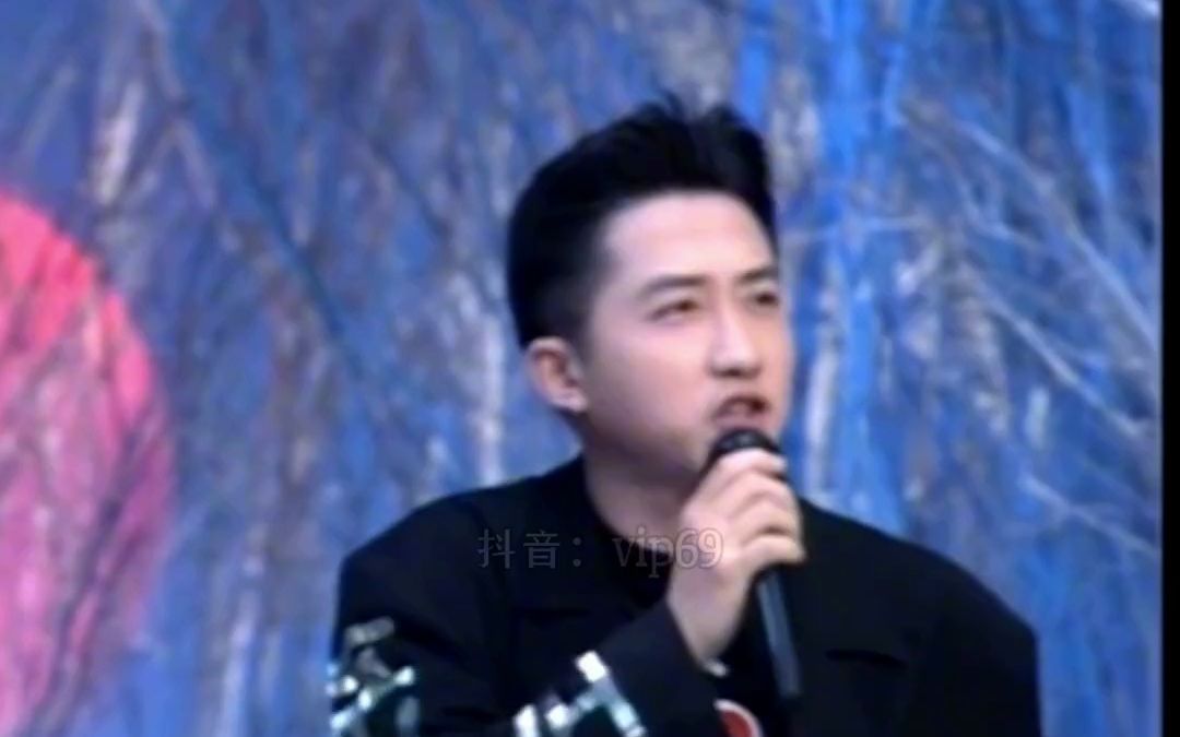 看看三十年前的 庾澄庆 有多帅,92年春晚演唱 让我一次爱个够,现在听