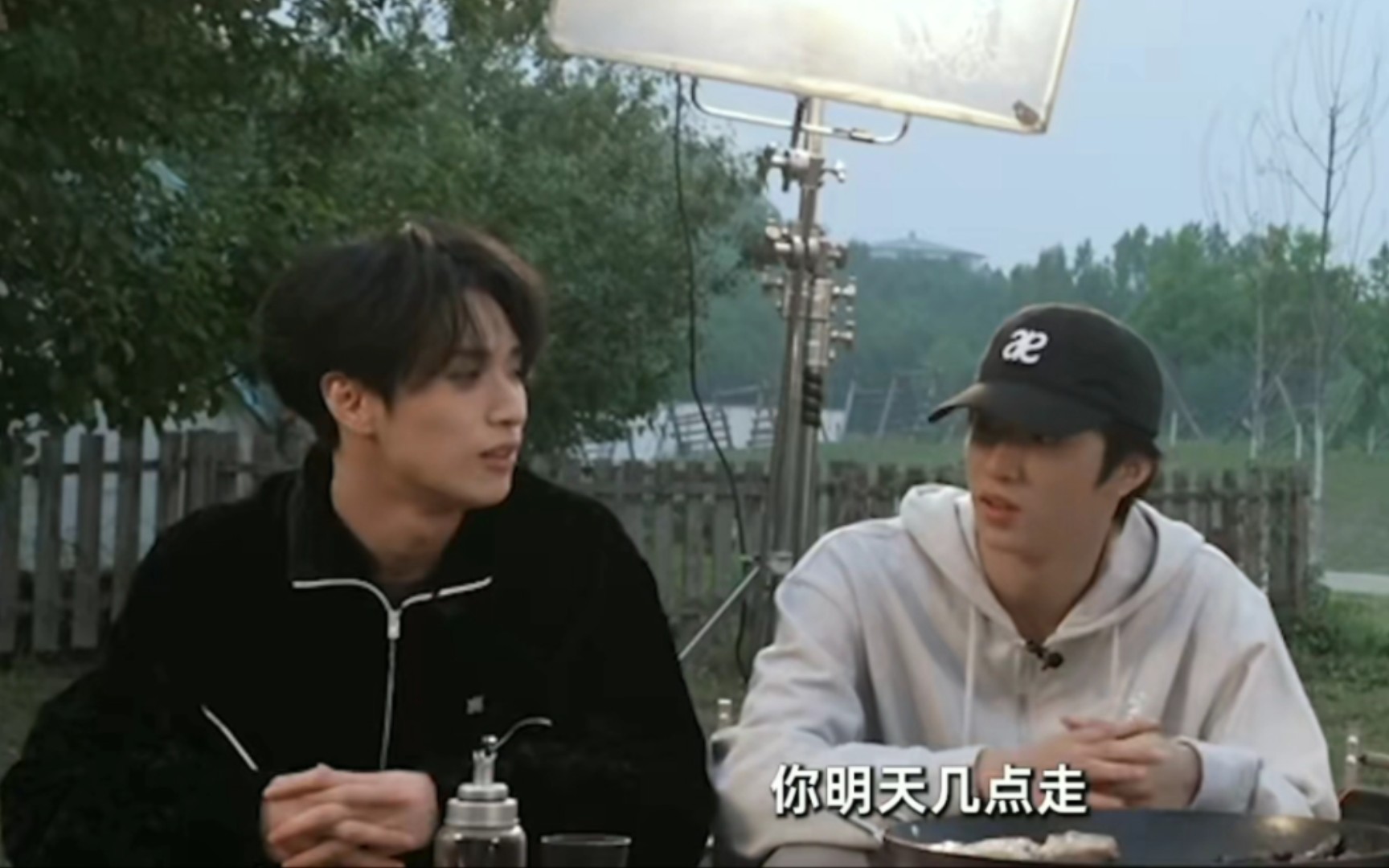 【文严文】让严浩翔多漏腹肌的(笑不出来·文)你明天几点走(想香·文)