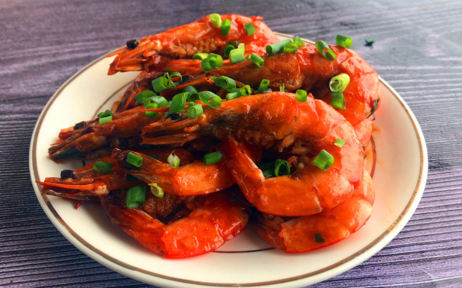 这才是 "油焖大虾" 的正宗做法,色泽金黄,好吃到停不下来!