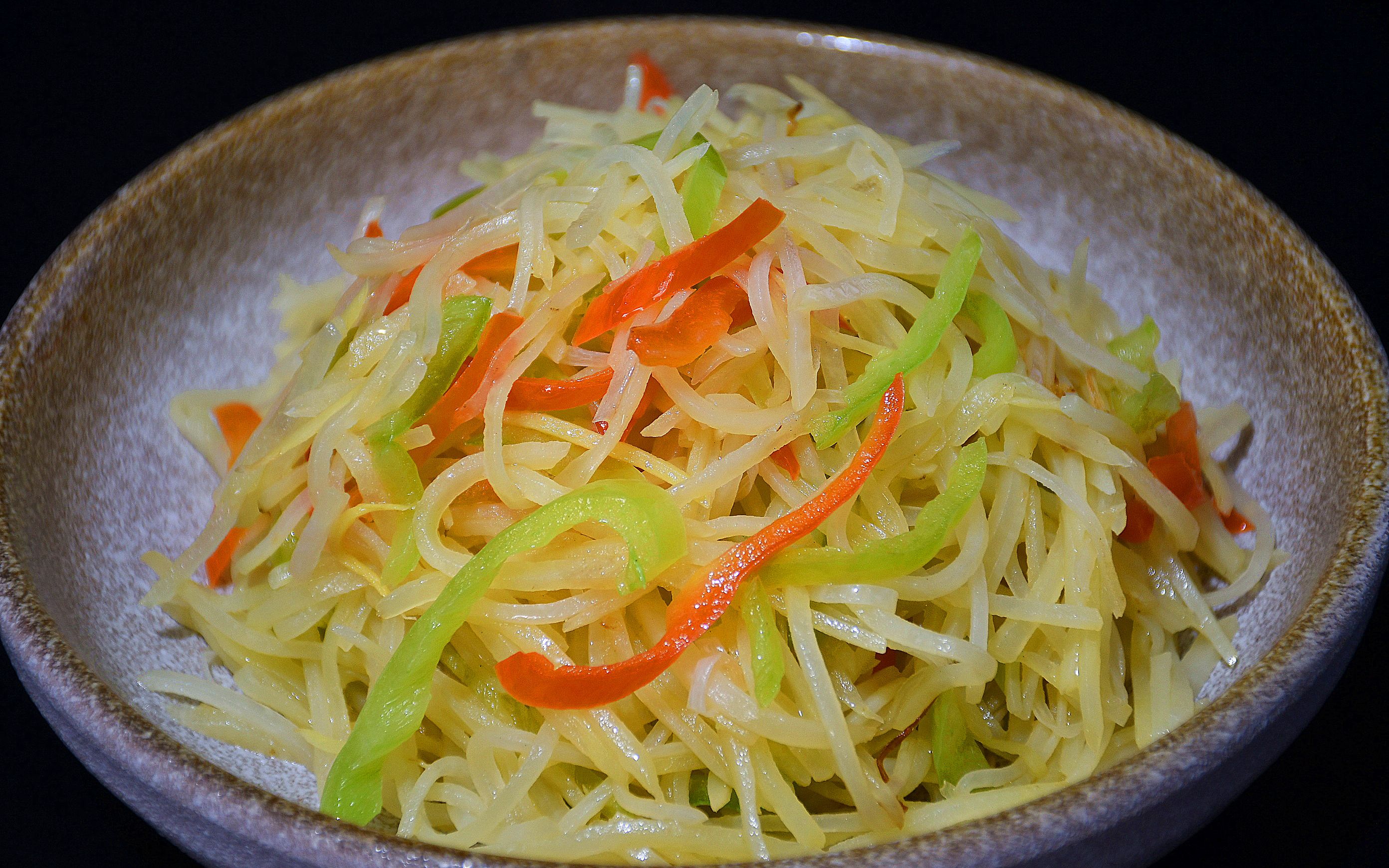 炒土豆丝看似简单原来也有窍门这样做才好吃清淡爽口不油腻