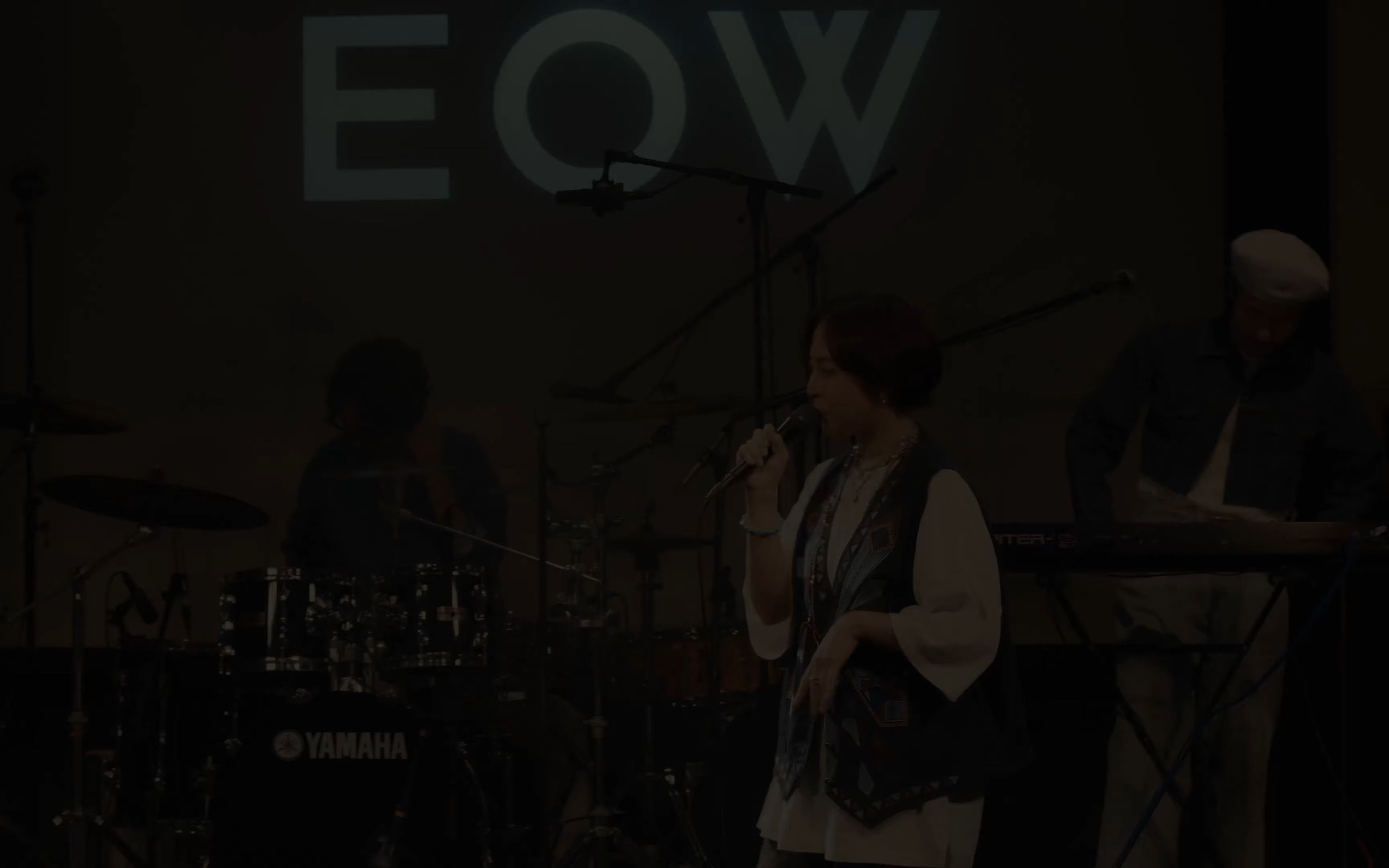 [图]EOW - RED（Official Video from EOW ONE-MAN SHOW BREAK THRU）