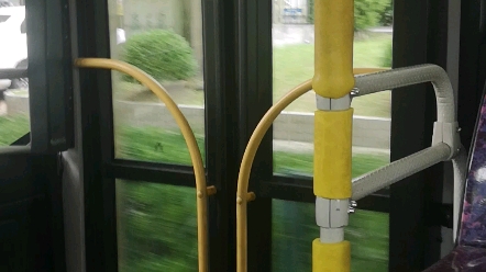 上海公交门开了但又没完全开doge