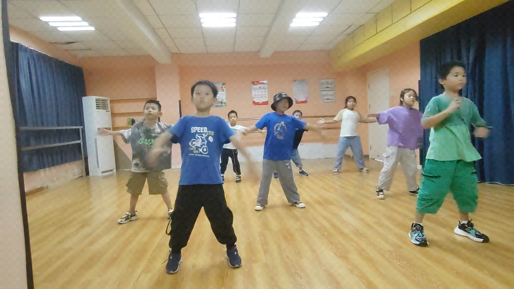 跳街舞的小孩最帅