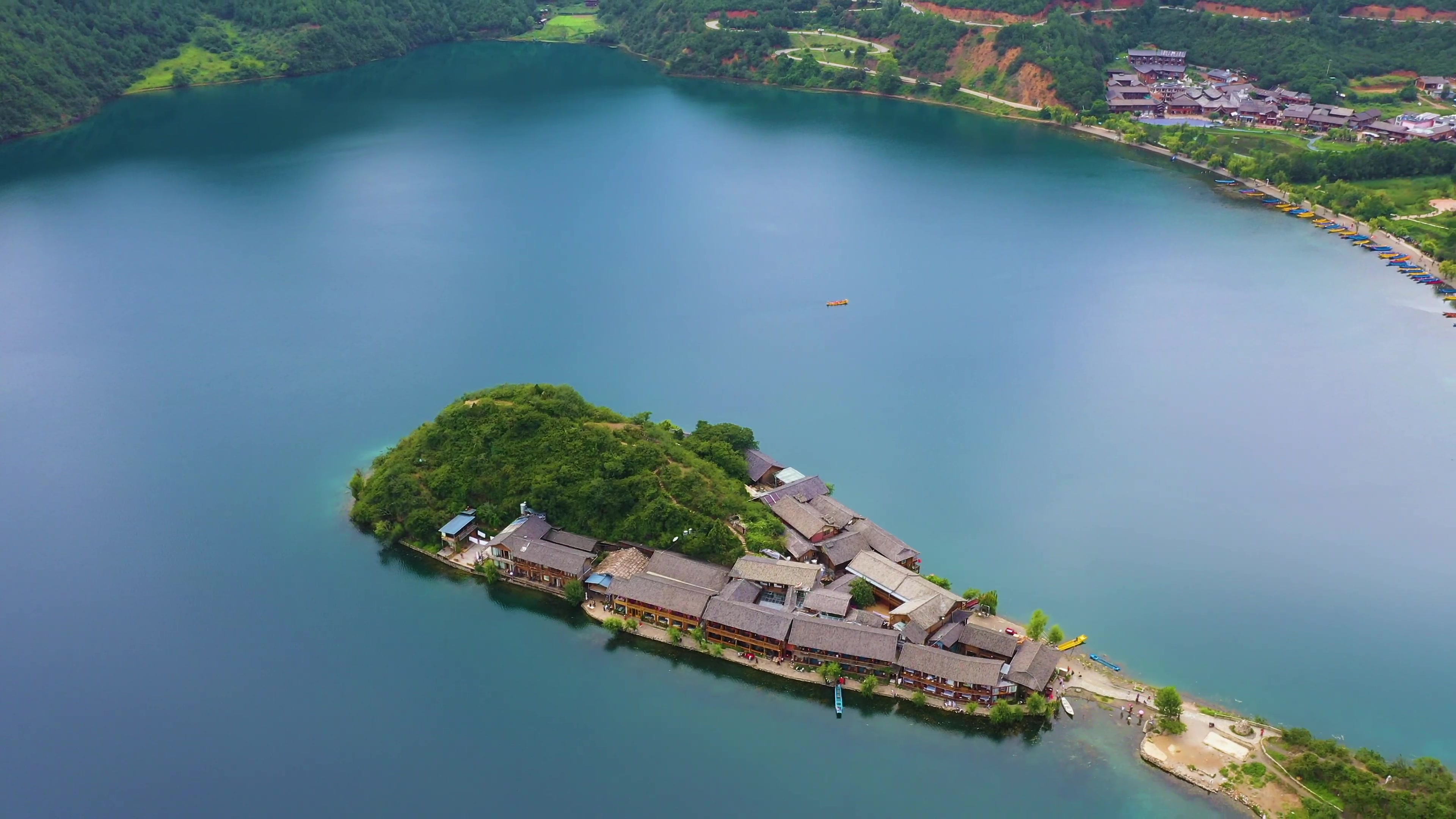 泸沽湖的里格半岛,很安静很纯粹