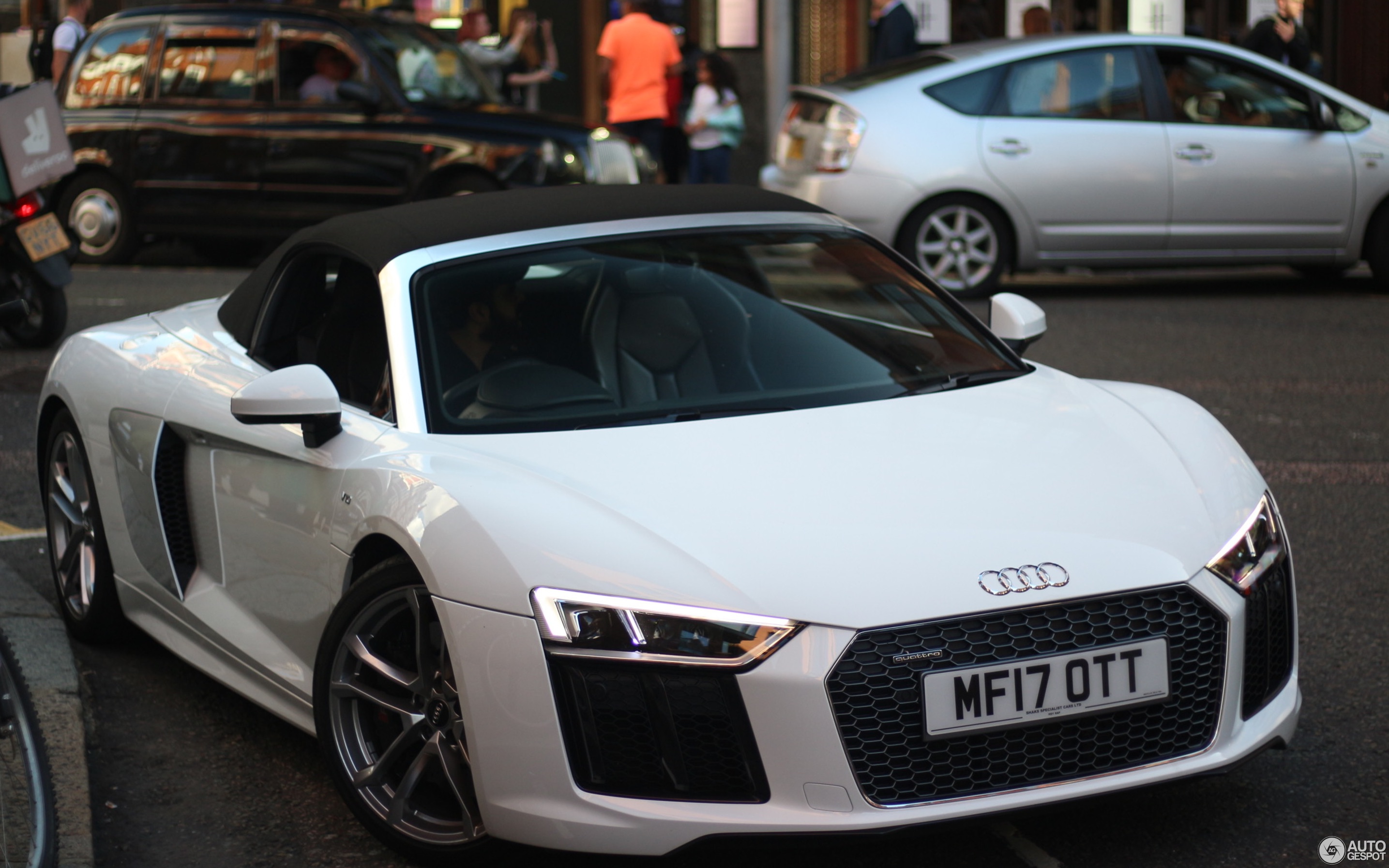 奥迪r8 spyder标准版(540匹)试驾