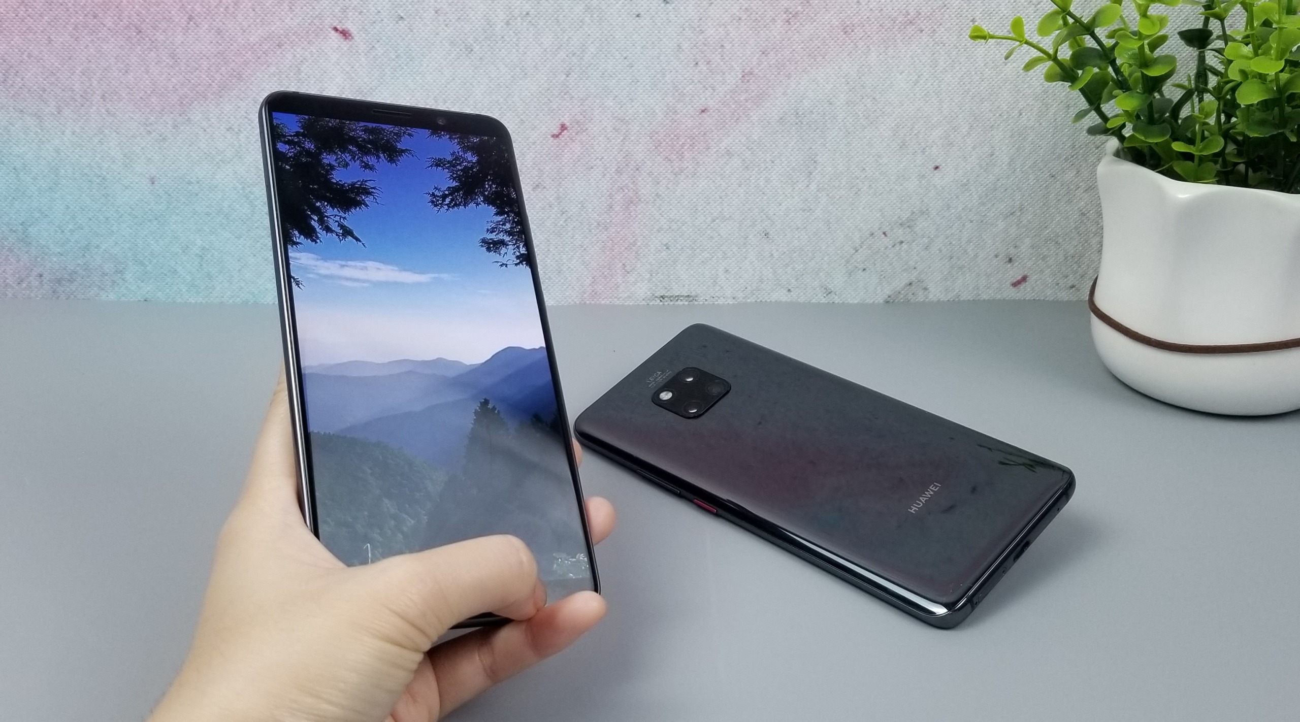 华为mate20pro屏幕对比mate10pro进步巨大