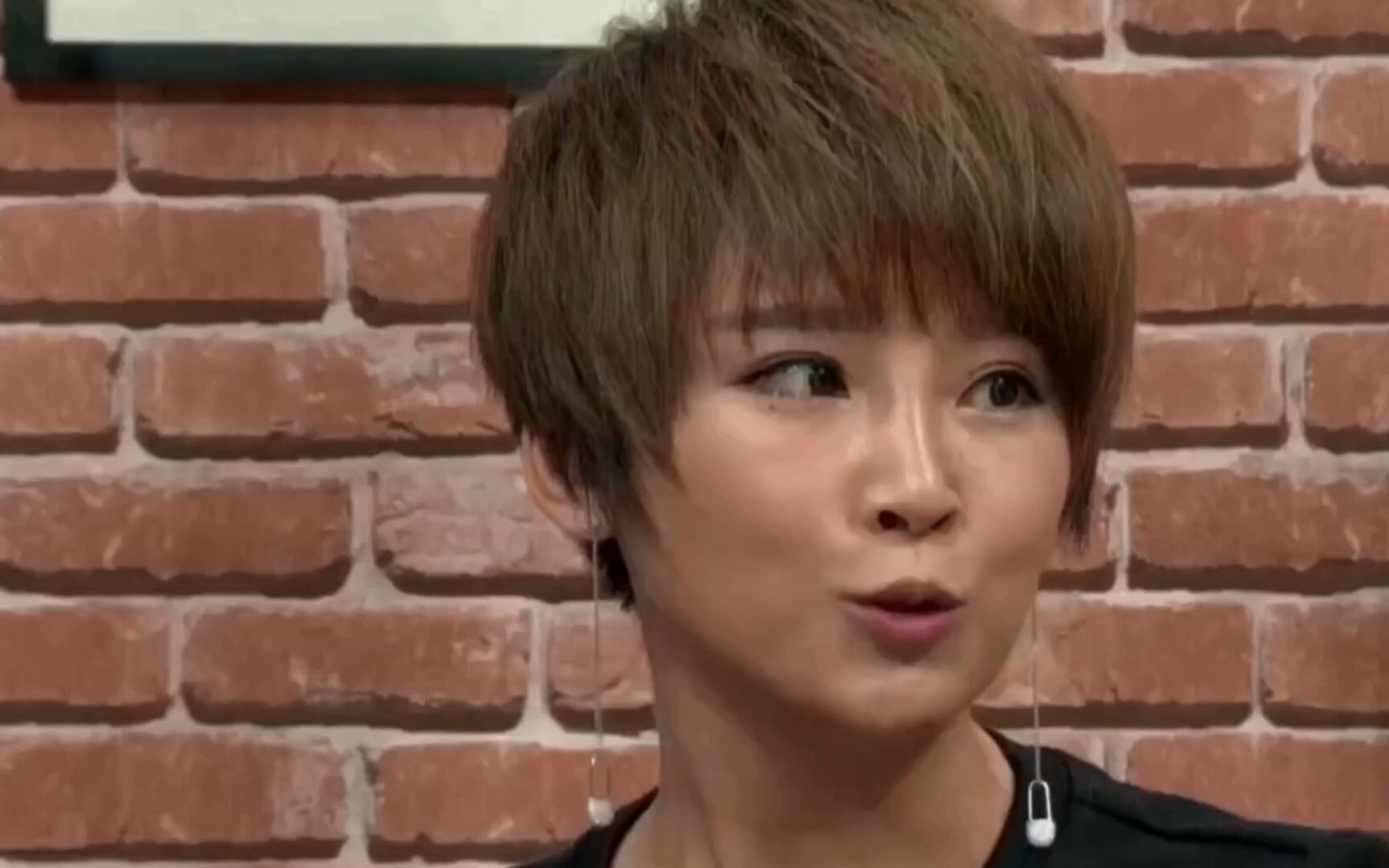 吴京口误说自己是闫妮老公 谢楠高情商回应:微醺会传染