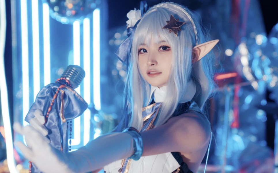 白莉爱吃巧克力cos初音未来miku