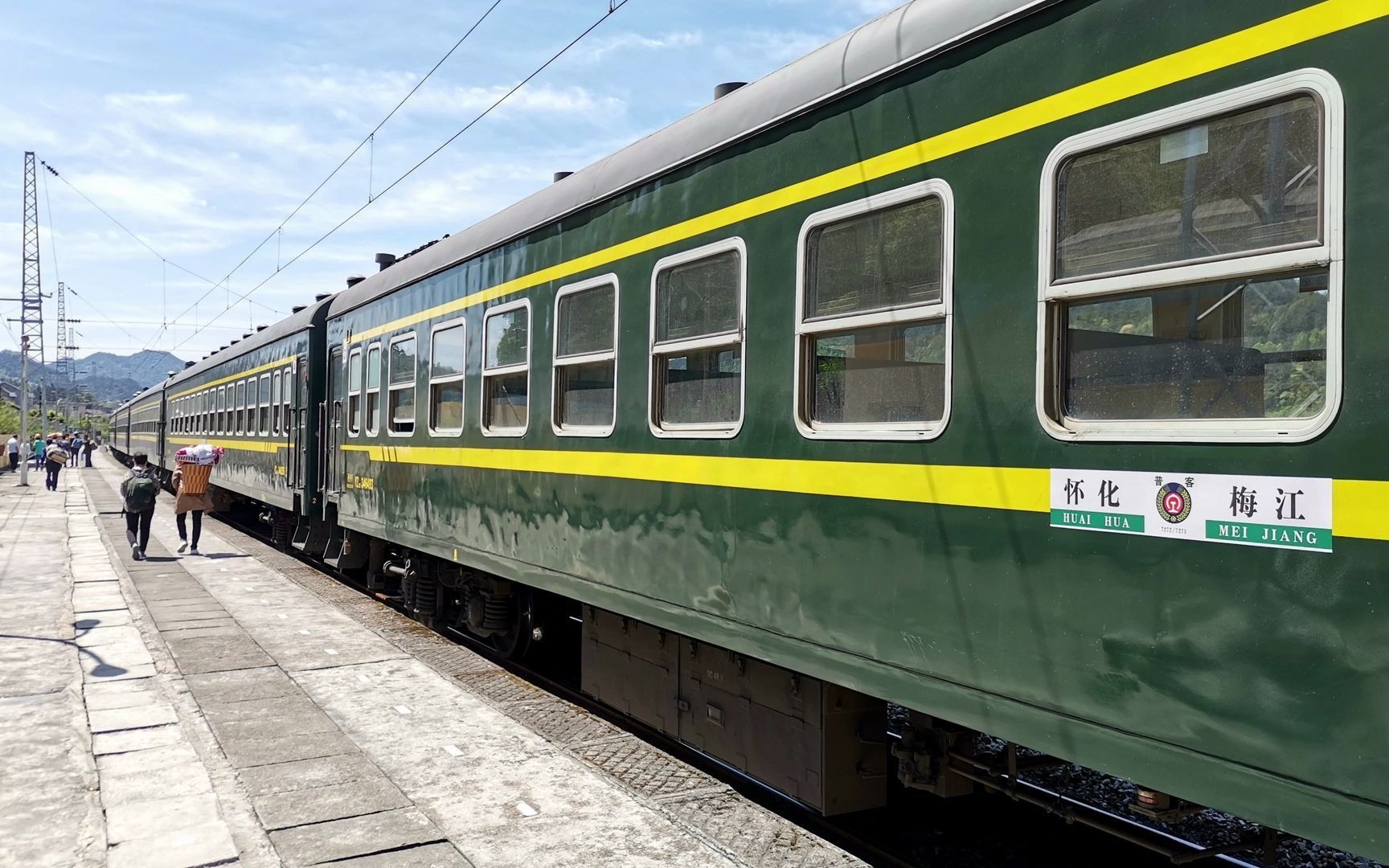 7272次丨怀化至梅江真绿皮小票车,欣赏渝怀铁路的"锦