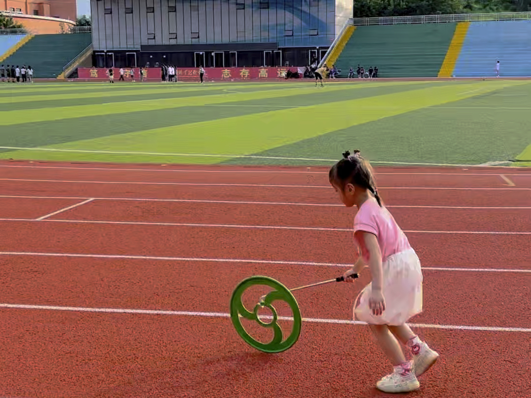 这才是孩子们该玩的感统游戏#滚铁环 远离手机电视!