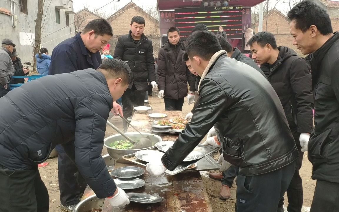 【乡村生活】农村吃大席:开席时间已到,负责后勤的人忙得热火朝天!