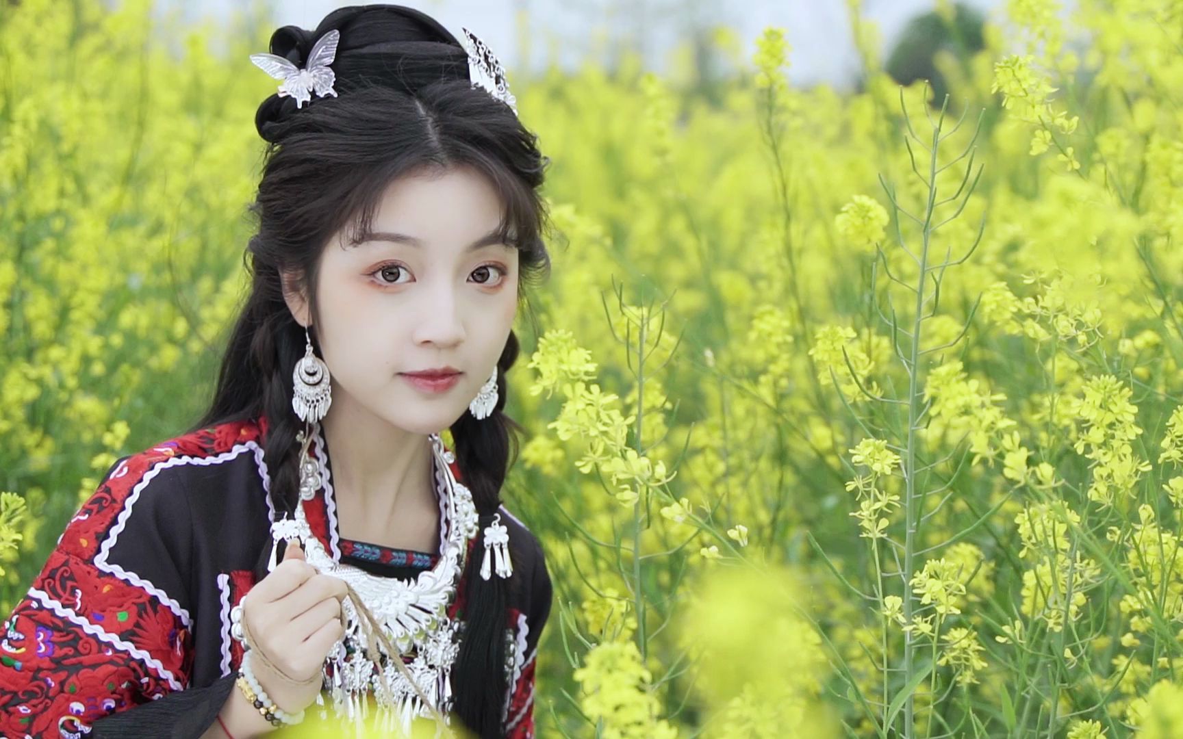 苗疆少女的日常/她怎么这么可爱呀_哔哩哔哩_bilibili