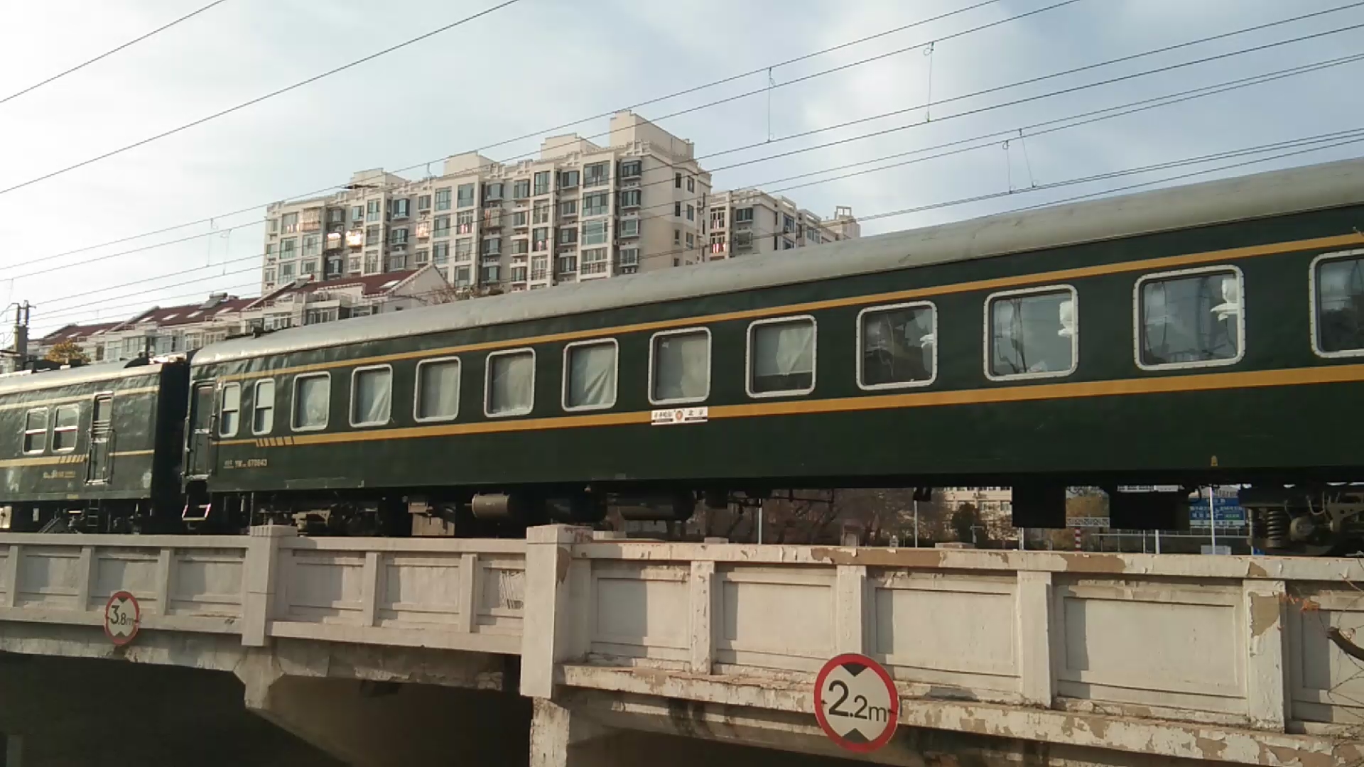 ss9g牵引t39次列车快速通过新开路地道