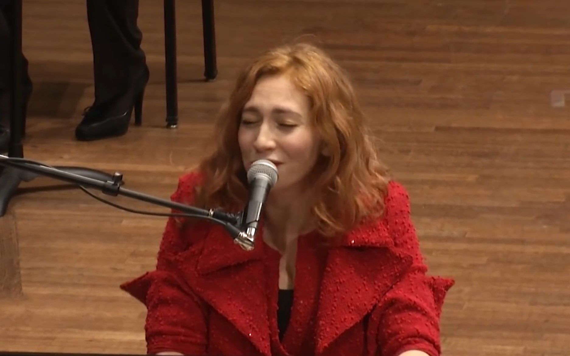 [图]Loveology - Regina Spektor with the National Symphony Orchestra   LIVE at The Ke