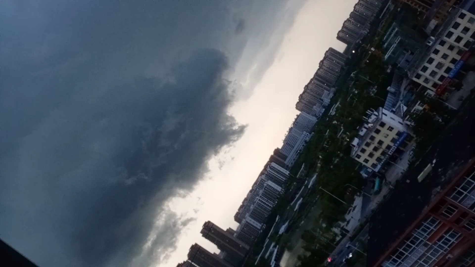 [图]暴风雨来临前的宁静。