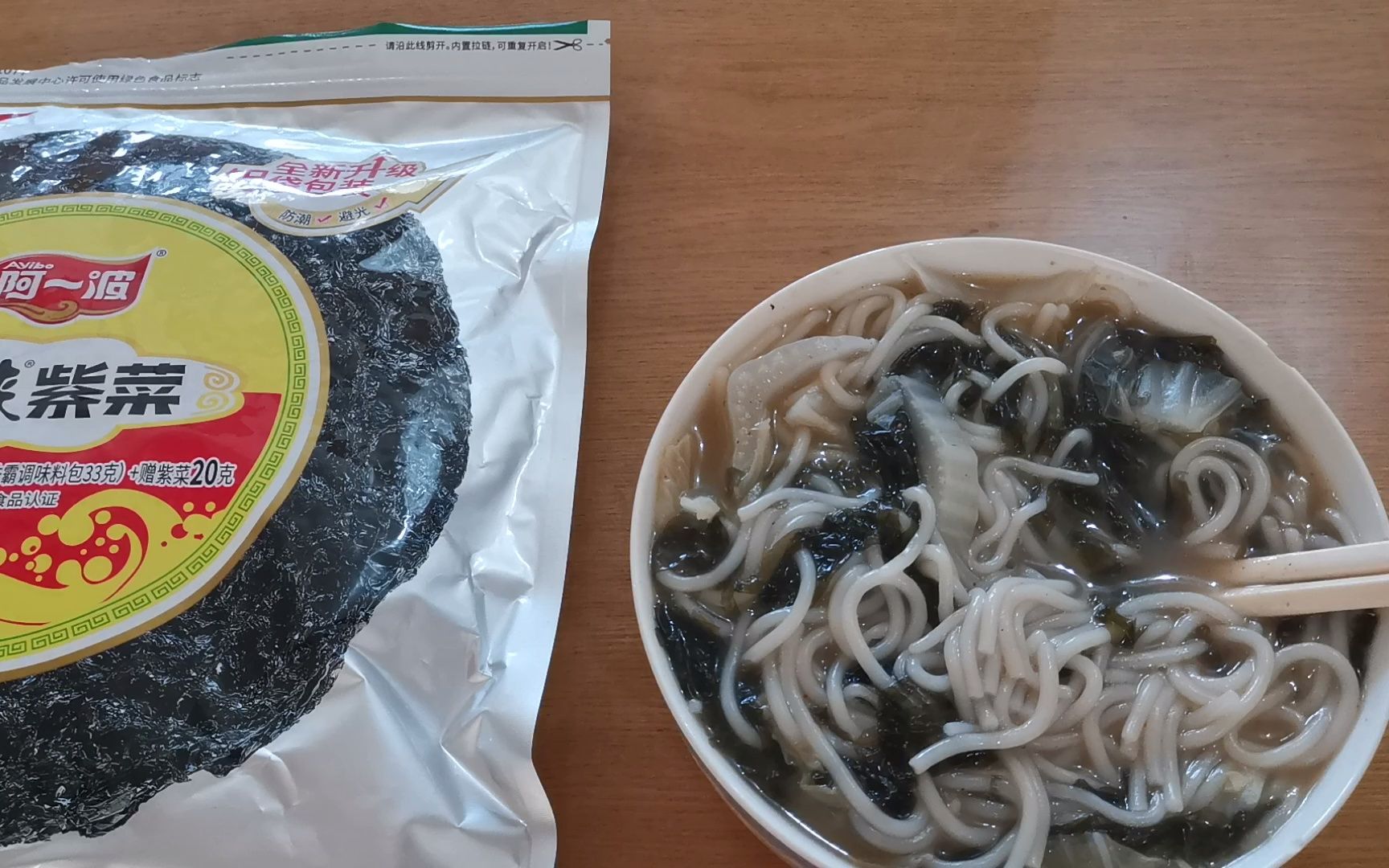 【步绮茗的吃播实况】阿一波海峡紫菜送的海鲜味霸调味料33克都用了