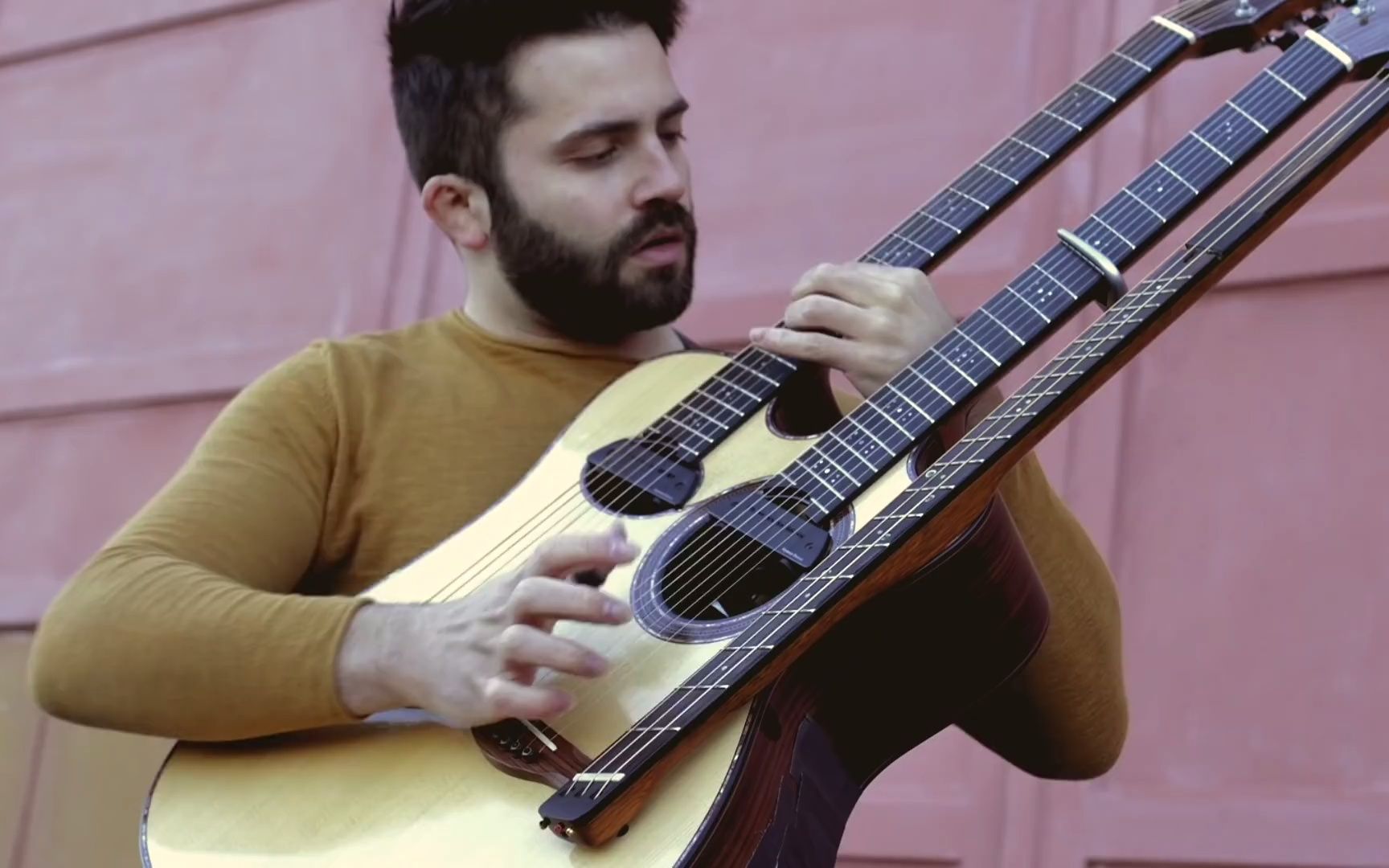 看外国小伙儿如何弹奏三头吉他_哔哩哔哩_bilibili