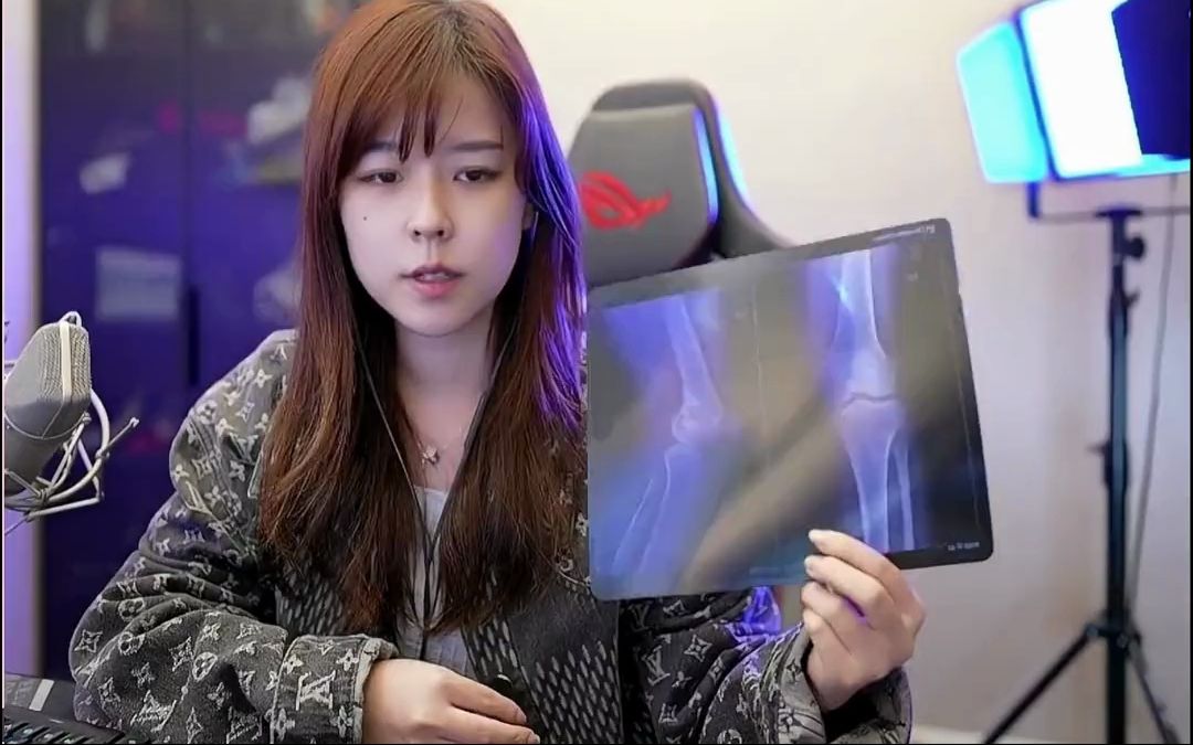 沫子净身高158是真的,属于小巧型吧