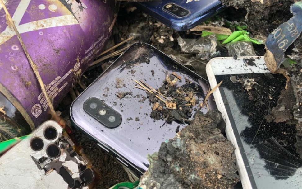 垃圾堆捡到一部烂手机,修复好卖多少