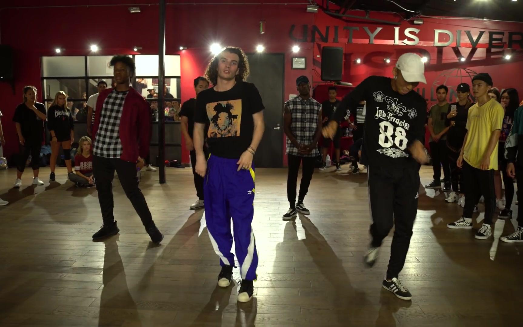 [图]GIRLS LIKE YOU - Maroon 5 Dance || Kaycee Rice & Matt Steffanina