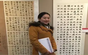 Video herunterladen: 她陪儿子练书法，从“陪练”到“教练”，一举练进了中书协！