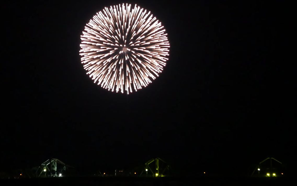 [图]2019/8/1 長岡花火和平祭 12寸白菊三発