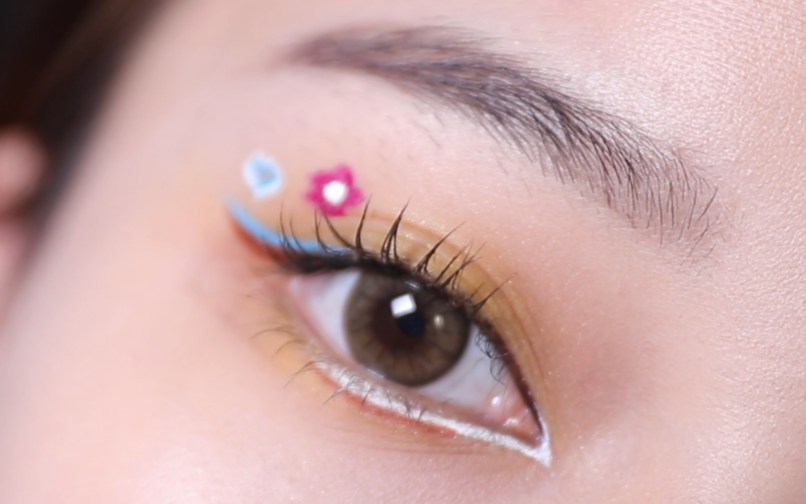 用眼线笔画自拍特效 | 脸上画花初尝试 | 缔葭dijia彩色眼线笔试色