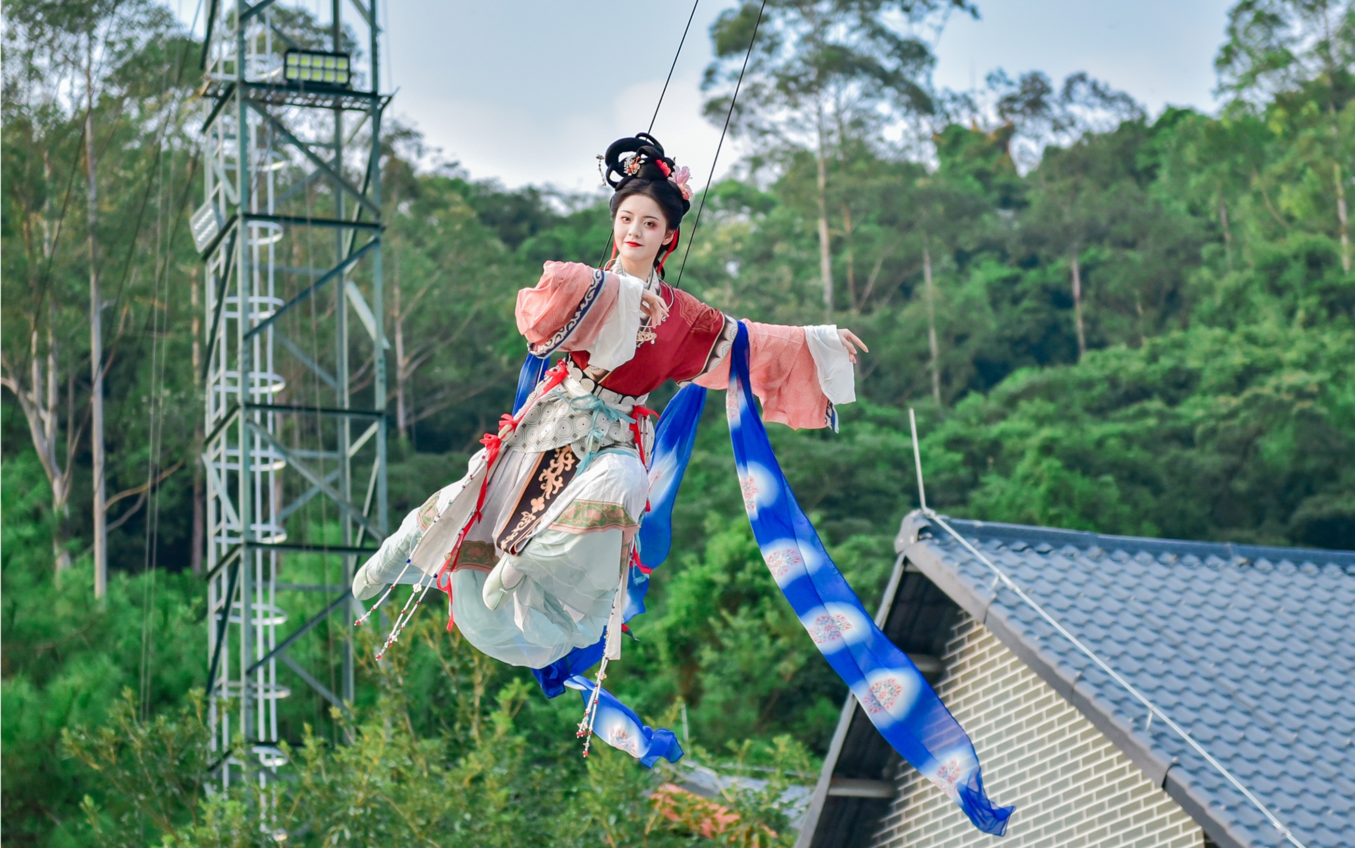 [图]#国庆超会玩指南，国风女神@四月 都来#打卡东莞观音山 飞天威亚，衣袂飘飘，仙气满满。你确定不来#姻缘福地观音山 当一次小仙女！