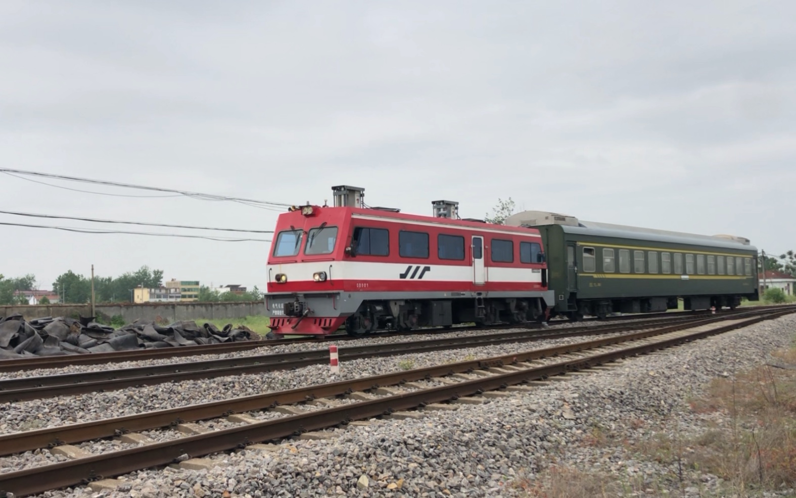 一節車廂的淮礦通勤車通過不知名小站 (謝橋方向返回)