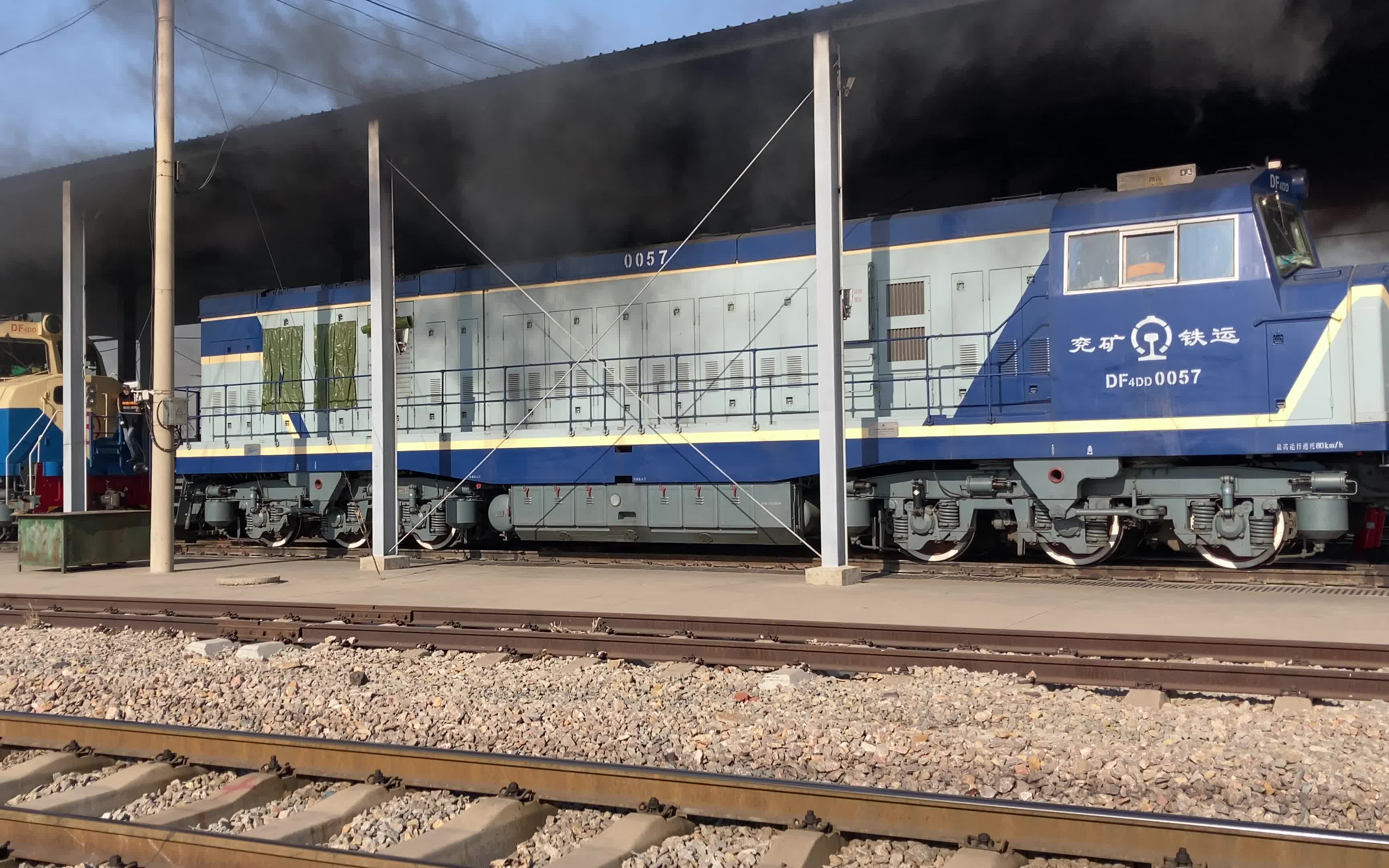 df4dd多机车喷烟启动