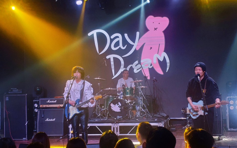 白日梦乐队20202021跨年开场济南雀跃之地