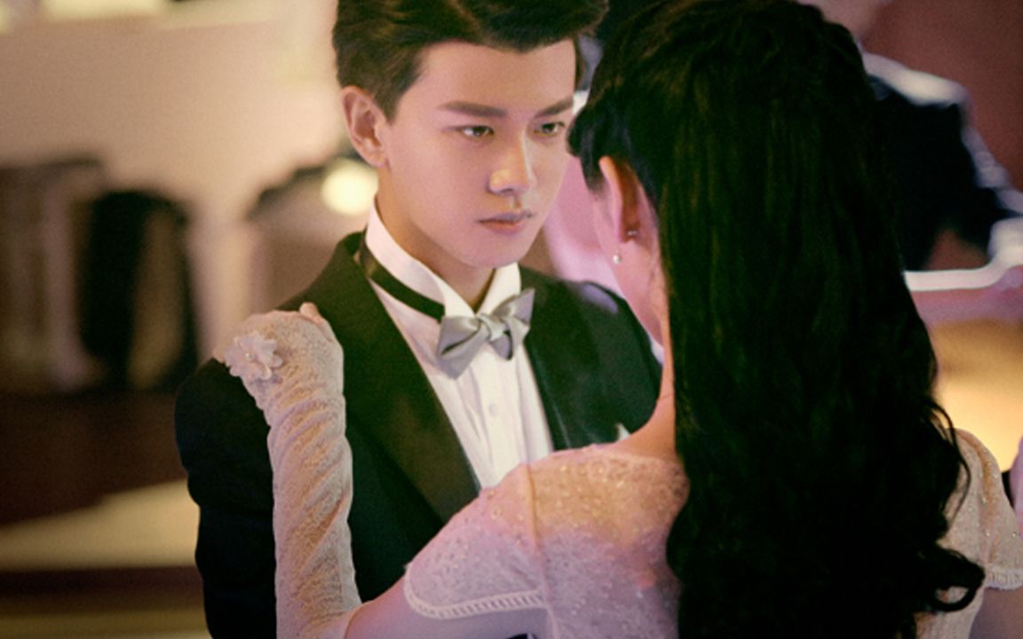 花絮之任嘉伦李曼夜莺夫妇甜蜜撒糖,在雪夜深情相拥