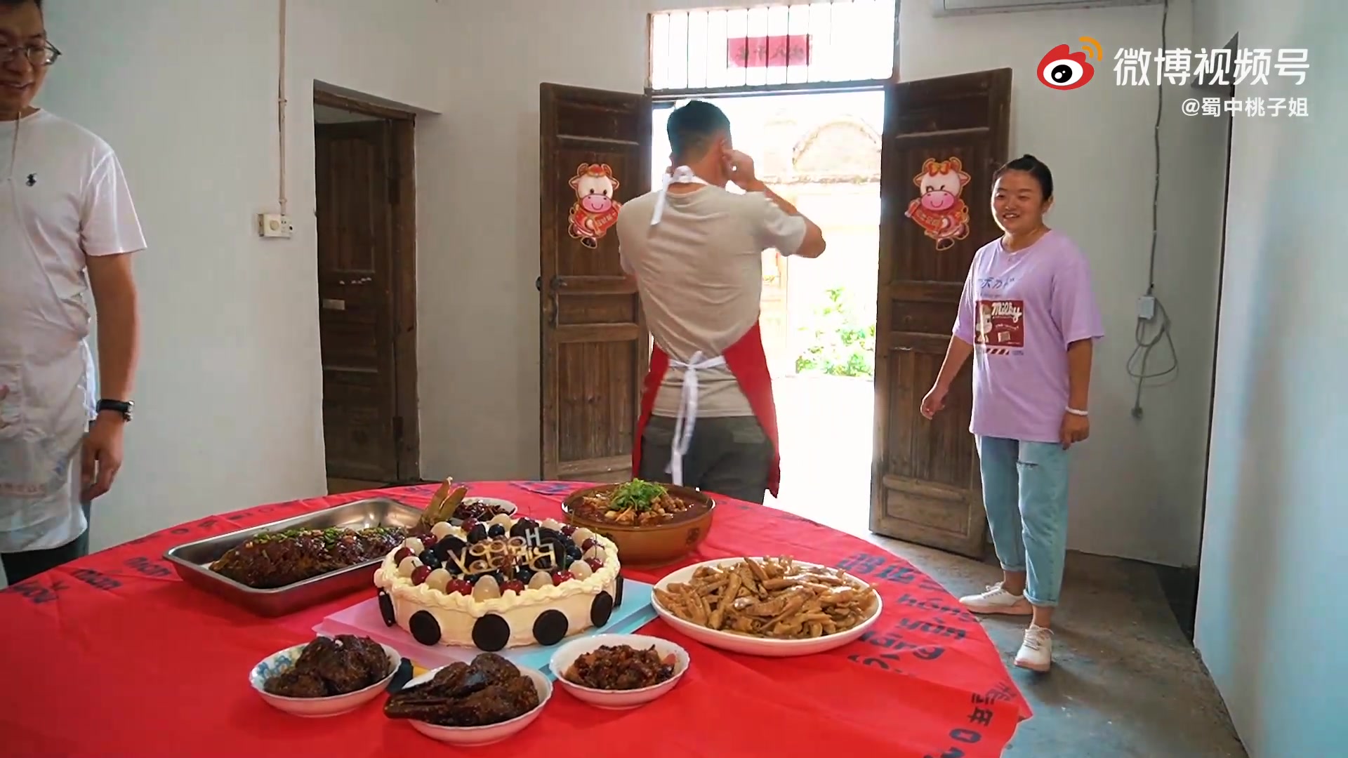 桃子姐过生包立春和兄弟姊妹做一桌好菜送惊喜满满的都是爱