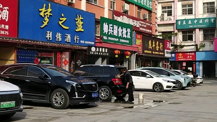 带大家了解一下洛阳的副食,烟酒批发市场 #洛阳烟酒批发市场 #副食批发 #洛阳店铺招租哔哩哔哩bilibili