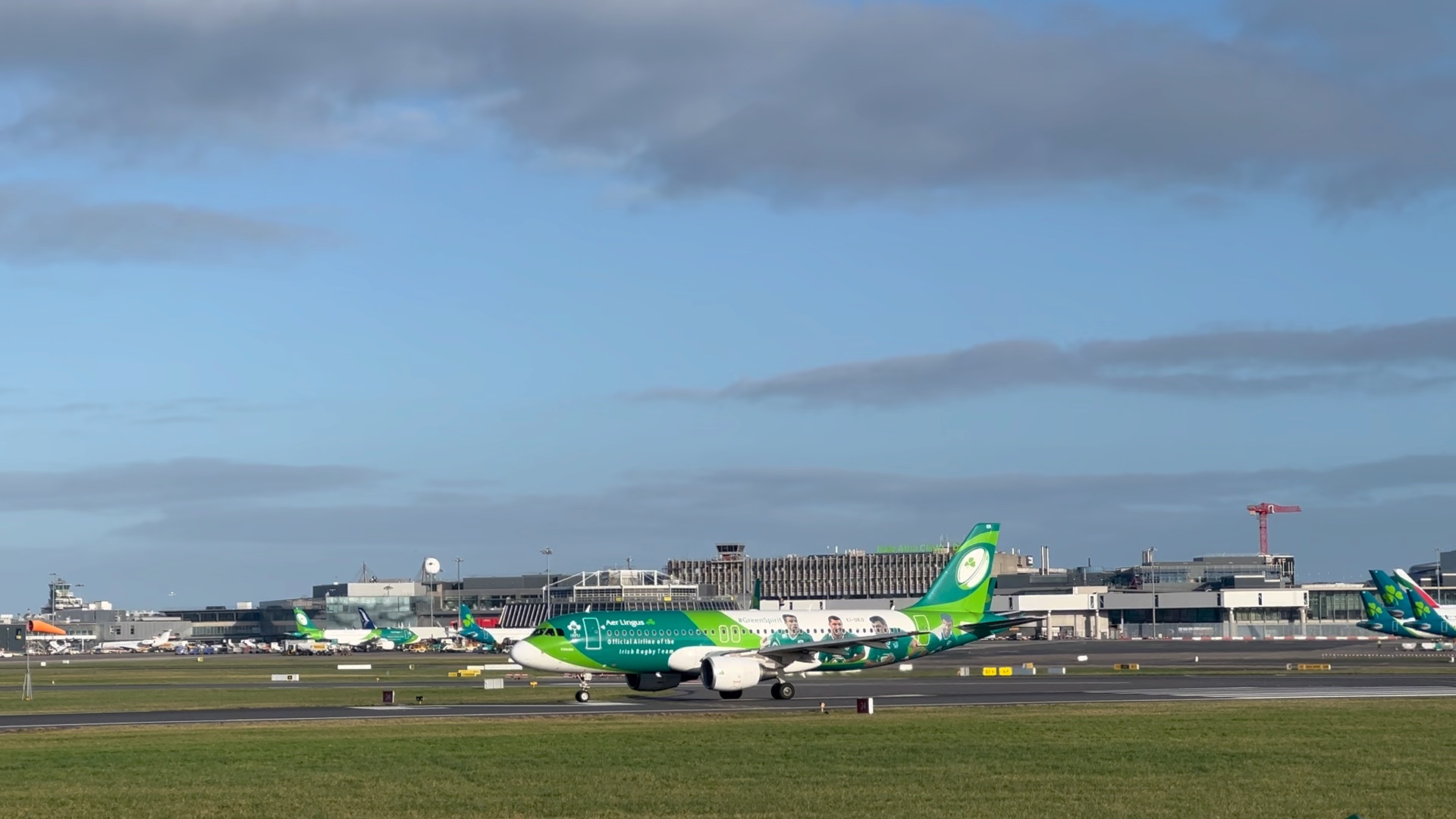 爱尔兰航空橄榄球主题彩绘机都柏林机场起飞