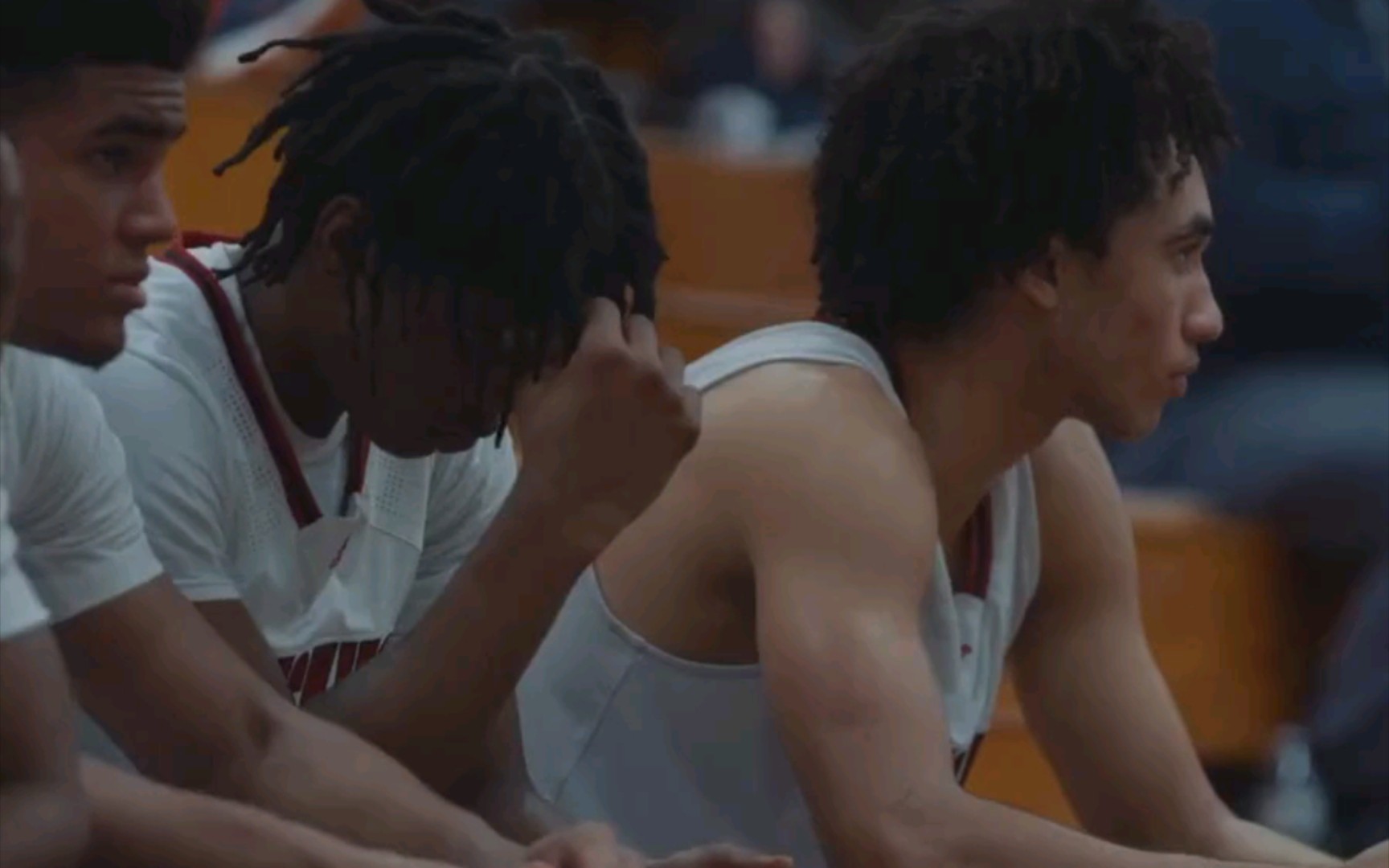 "跌倒了再爬起来 要记住 你无所畏惧""自律的代名词—贾里德麦凯恩"