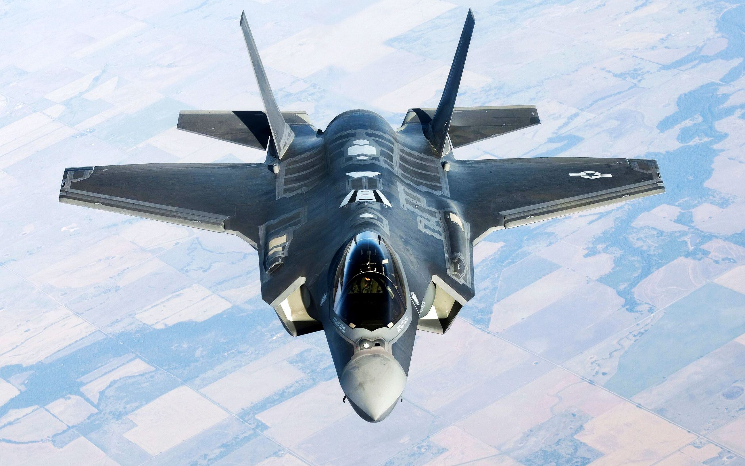 它是著名的第五代隐身战斗机,综合性能却比第三代f15战斗机还低