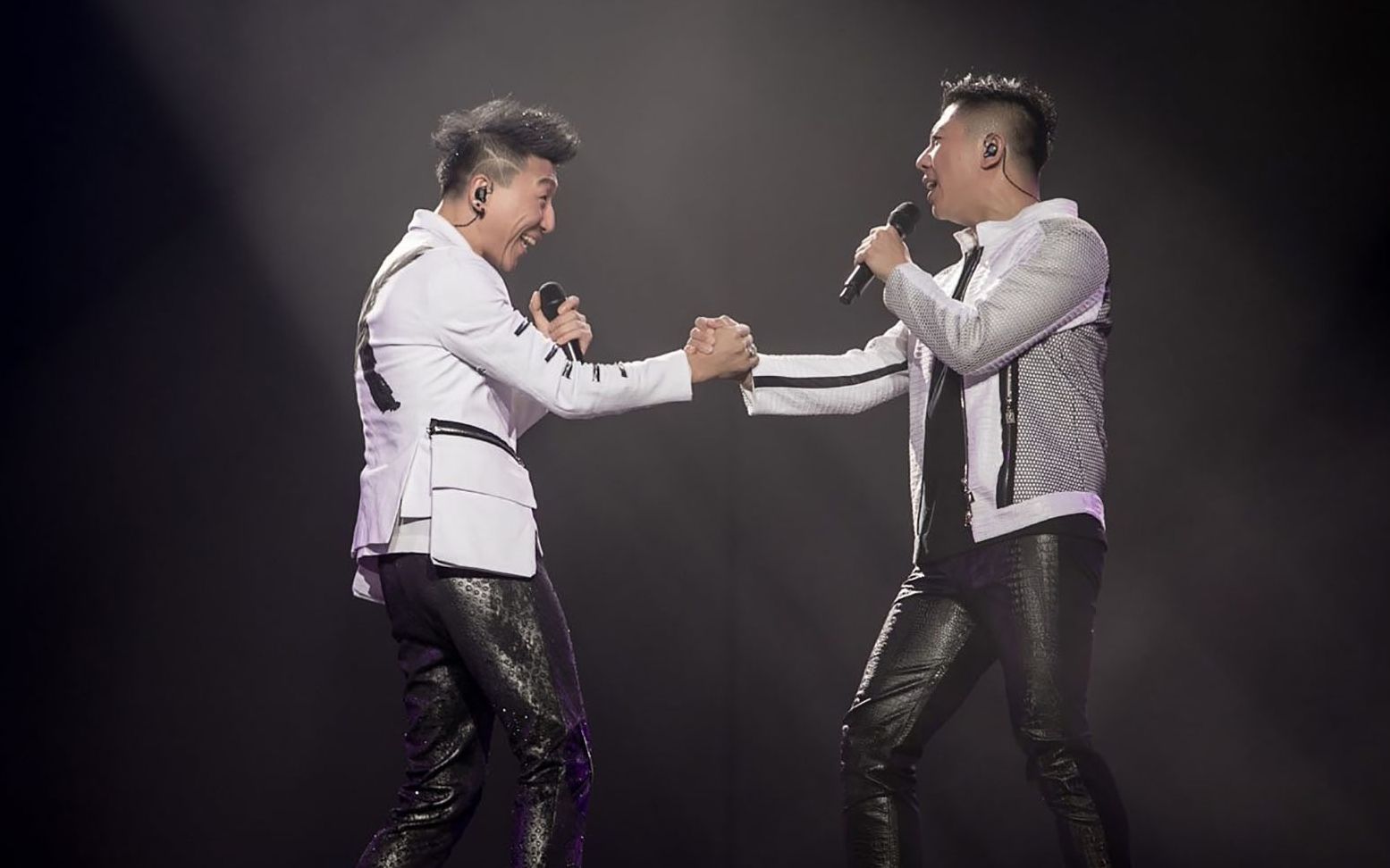 无论何时把自己的梦想怀揣好,说不定哪天,就实现了!