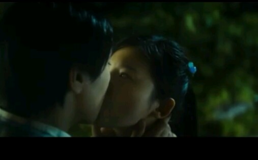 【高甜吻戏】情侣接吻kiss:为何每次接吻你都睁眼?因为我想把你的样子都记下来~甜蜜合集cut哔哩哔哩bilibili