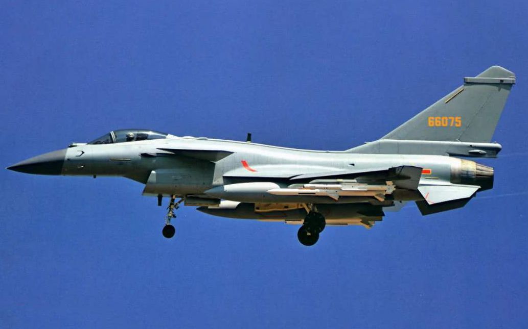 歼10ce外贸版亮相国际航展,性能高度贴近f16水准,中东是否心动_哔哩