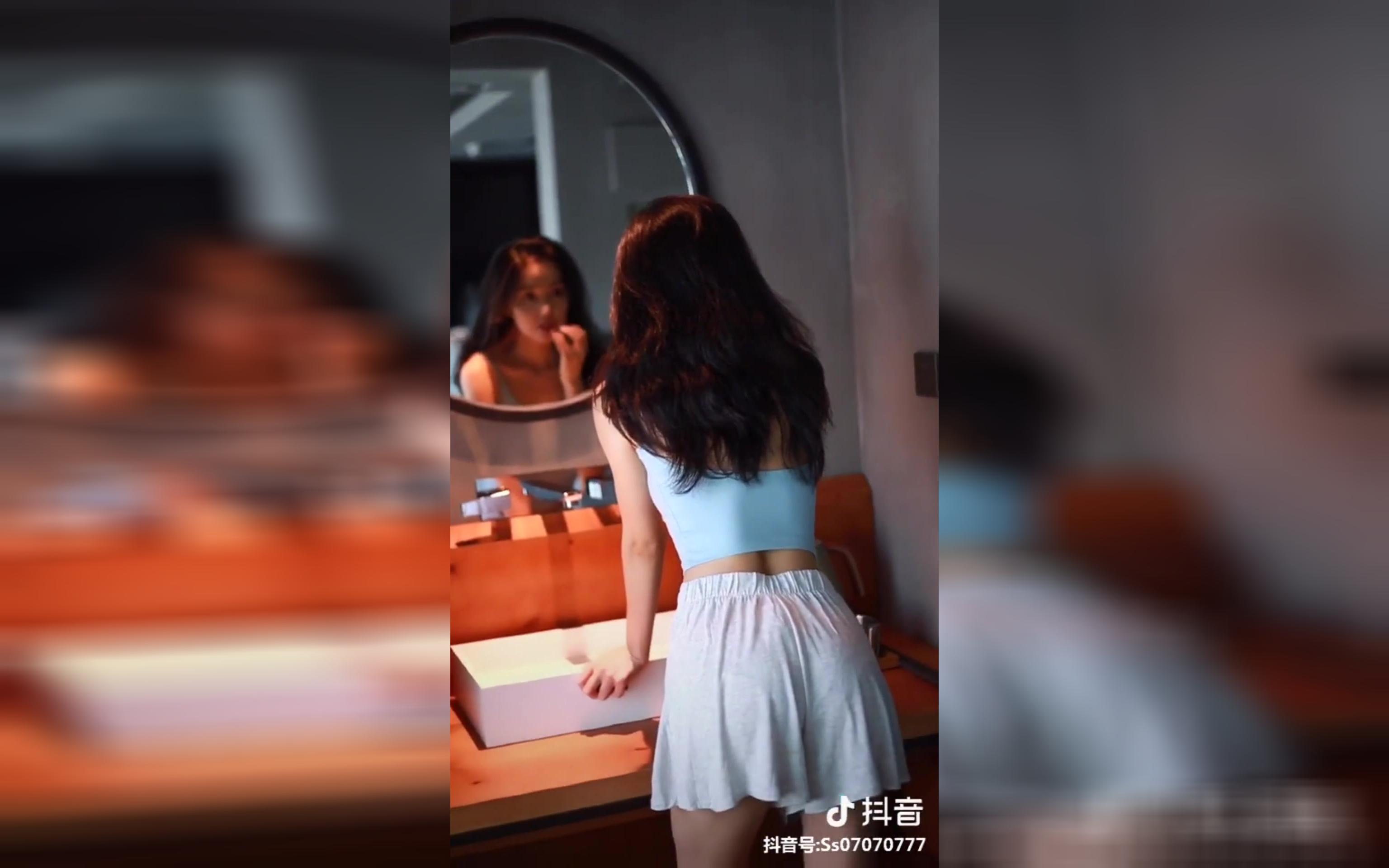 九月布鲁身材超好的妹子你这背影已经够杀我几百回了