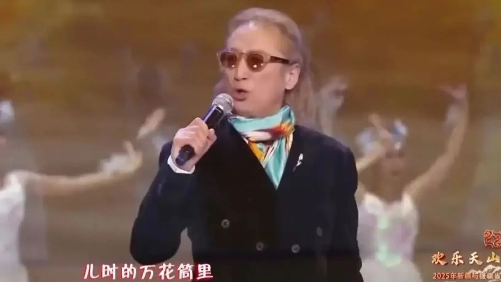 好听!2025年新疆与援疆省市春晚,狼戈现场演唱《苹果香》_哔哩哔哩_bilibili