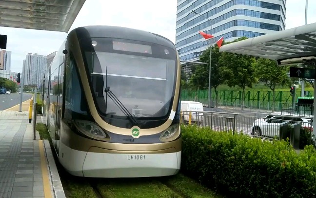 深圳运转龙华有轨电车108车原色涂装进站