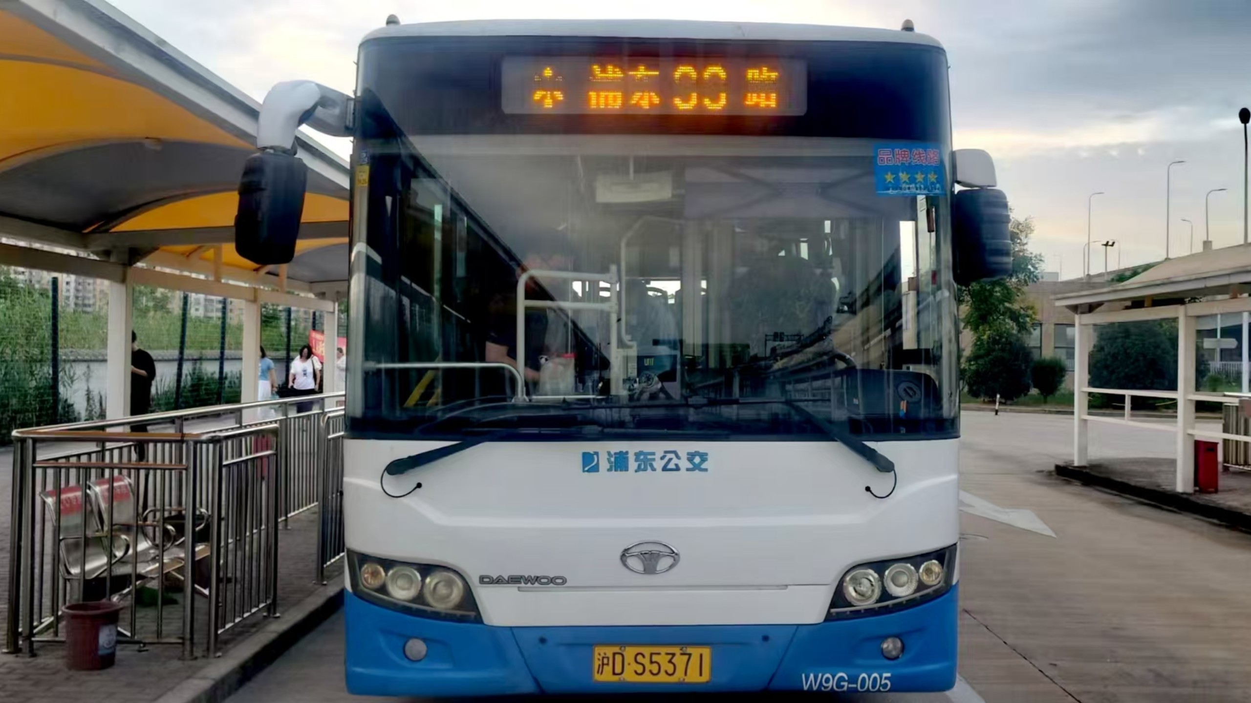 上海浦东99路(原周南线东段)公交车终点站周浦东站